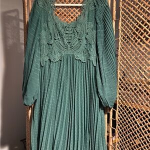 Elegant Green Lace Detail Dress